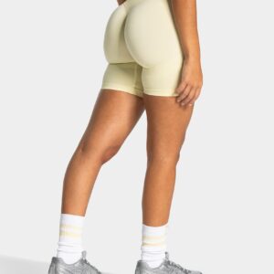 Alternative view of Lift Shorts "Butter Yellow"