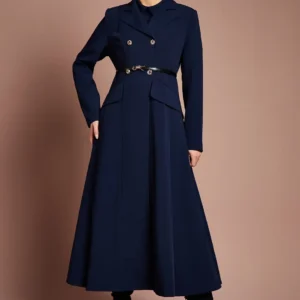 Langer Damen Mantel in Camel aus Crepe mit Gürtel – Elegant & Tailliert